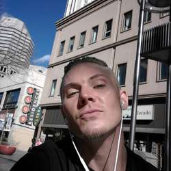 Nolaofcolo's Chat & Dating Profile