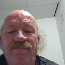 USemyHOlEsnoW's Chat & Dating Profile